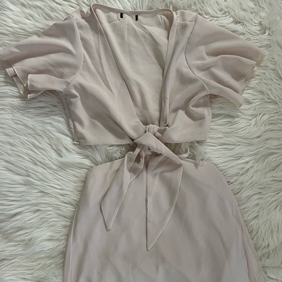 Elegant Cream Tie-Front Maxi Dress - Picture 6 of 9